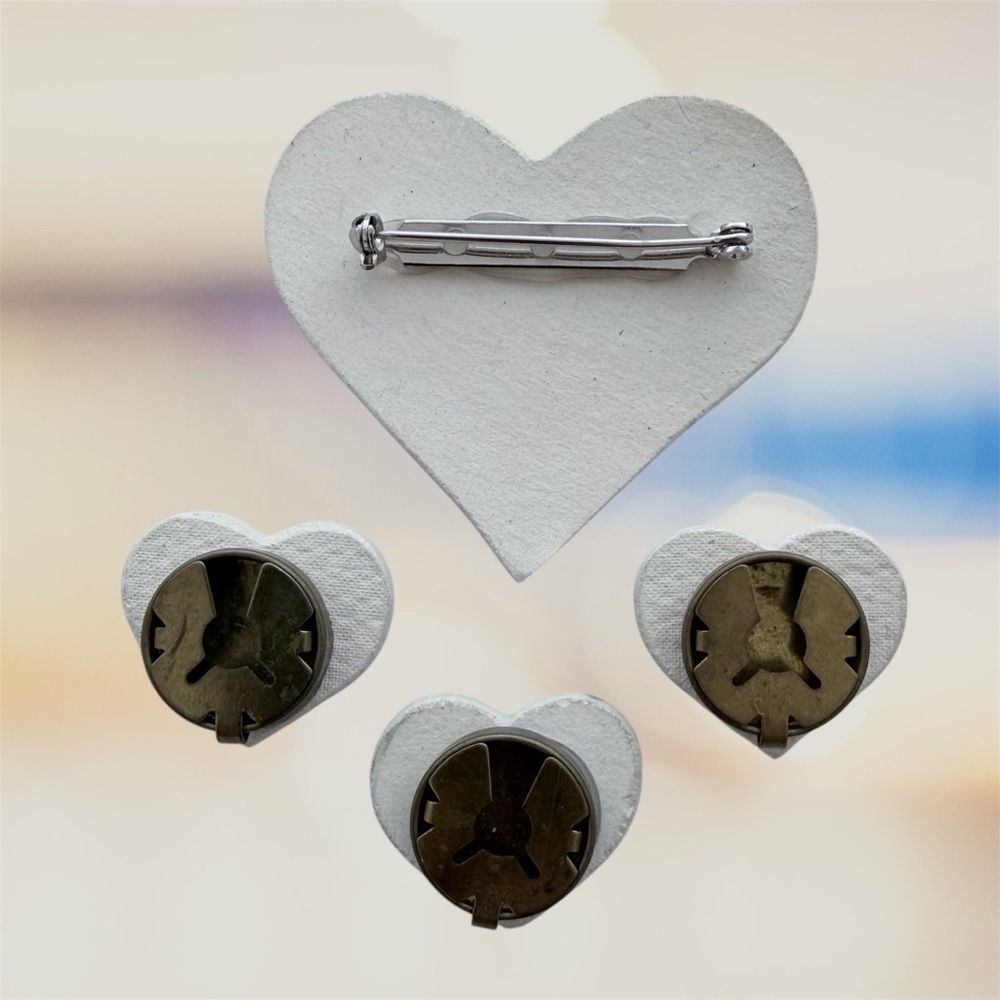 Floral Heart Handcrafted Victorian Ceramic Brooch and Button Covers, 4-Piece Set - Picture 3 of 4
